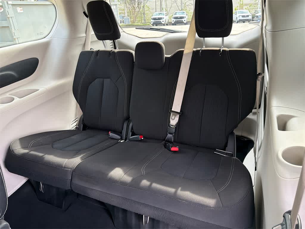 Thumbnail: 2023 Chrysler Voyager - 18