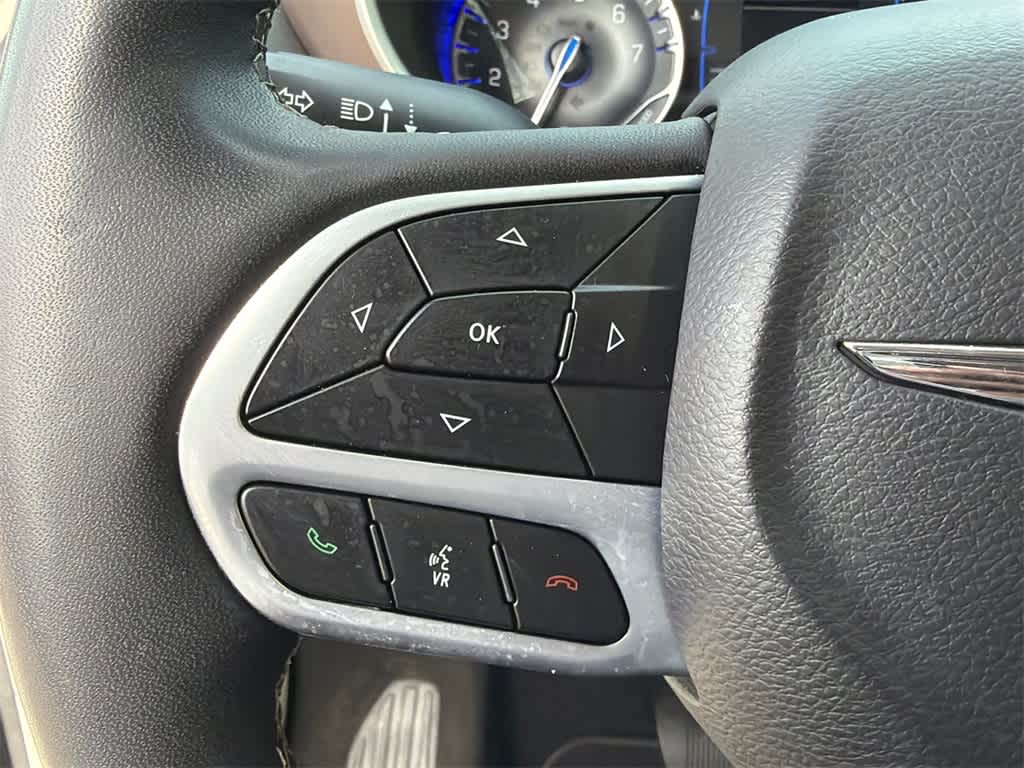 Thumbnail: 2023 Chrysler Voyager - 25