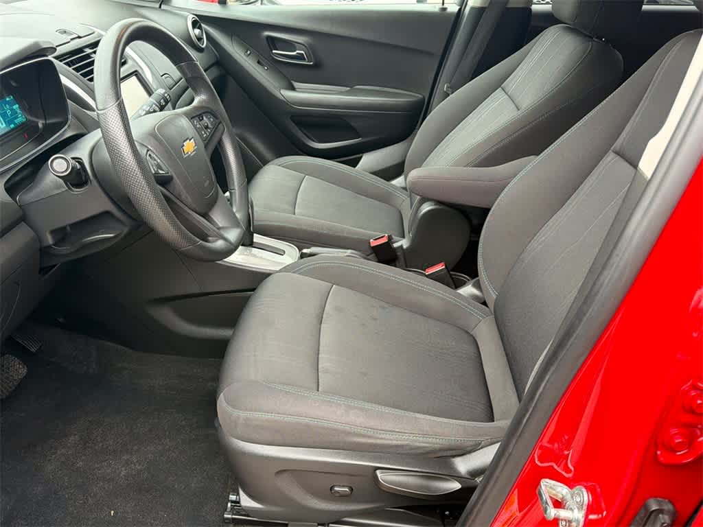 Thumbnail: 2016 Chevrolet Trax - 10