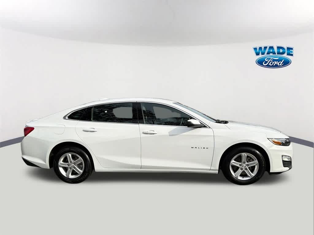 Thumbnail: 2023 Chevrolet Malibu - 4