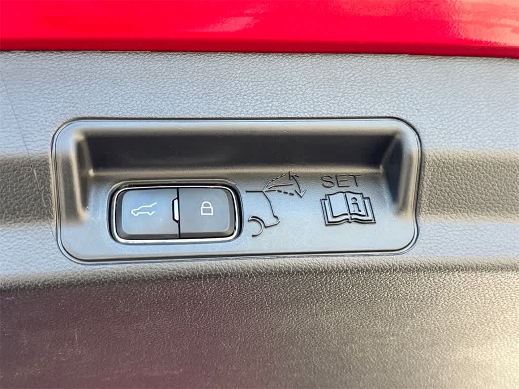 Thumbnail: 2021 Ford Explorer - 10