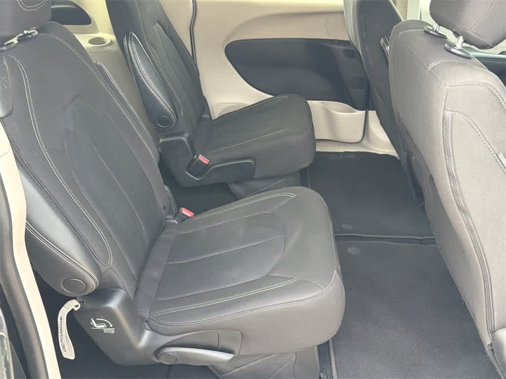 Thumbnail: 2023 Chrysler Voyager - 14