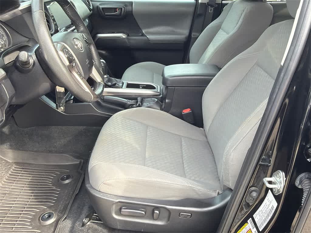 Thumbnail: 2022 Toyota Tacoma - 10