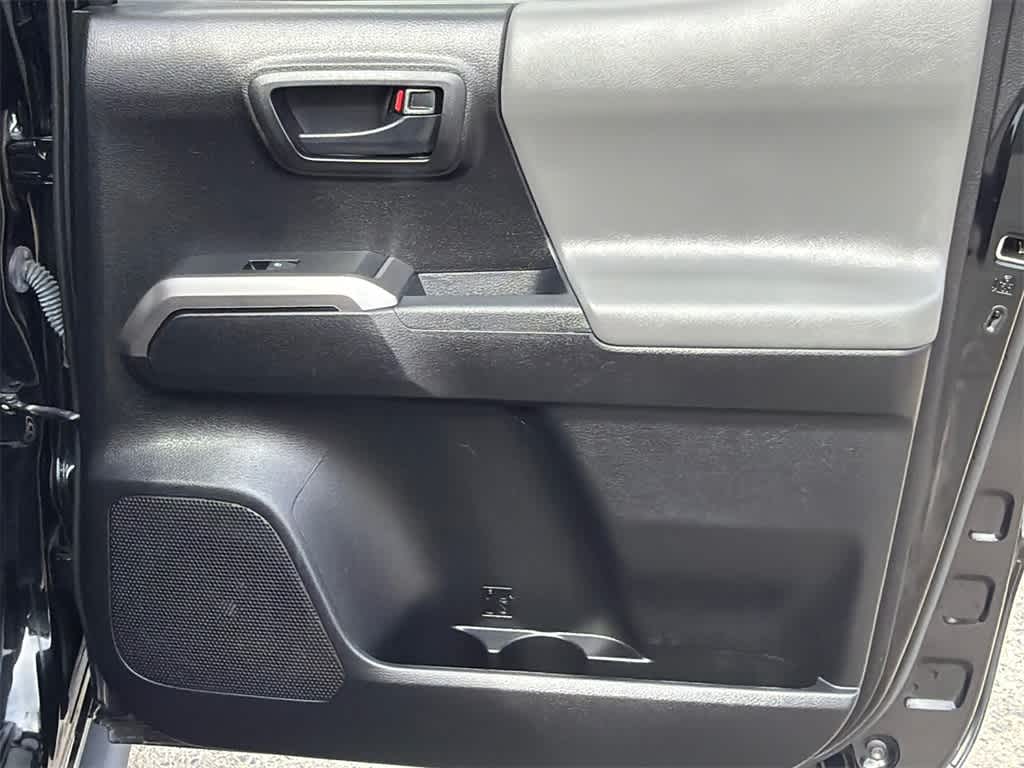 Thumbnail: 2022 Toyota Tacoma - 15