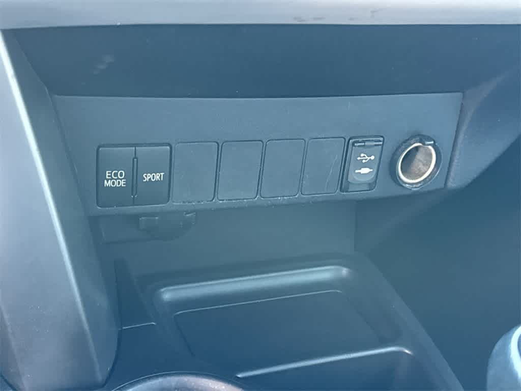 Thumbnail: 2013 Toyota RAV4 - 24