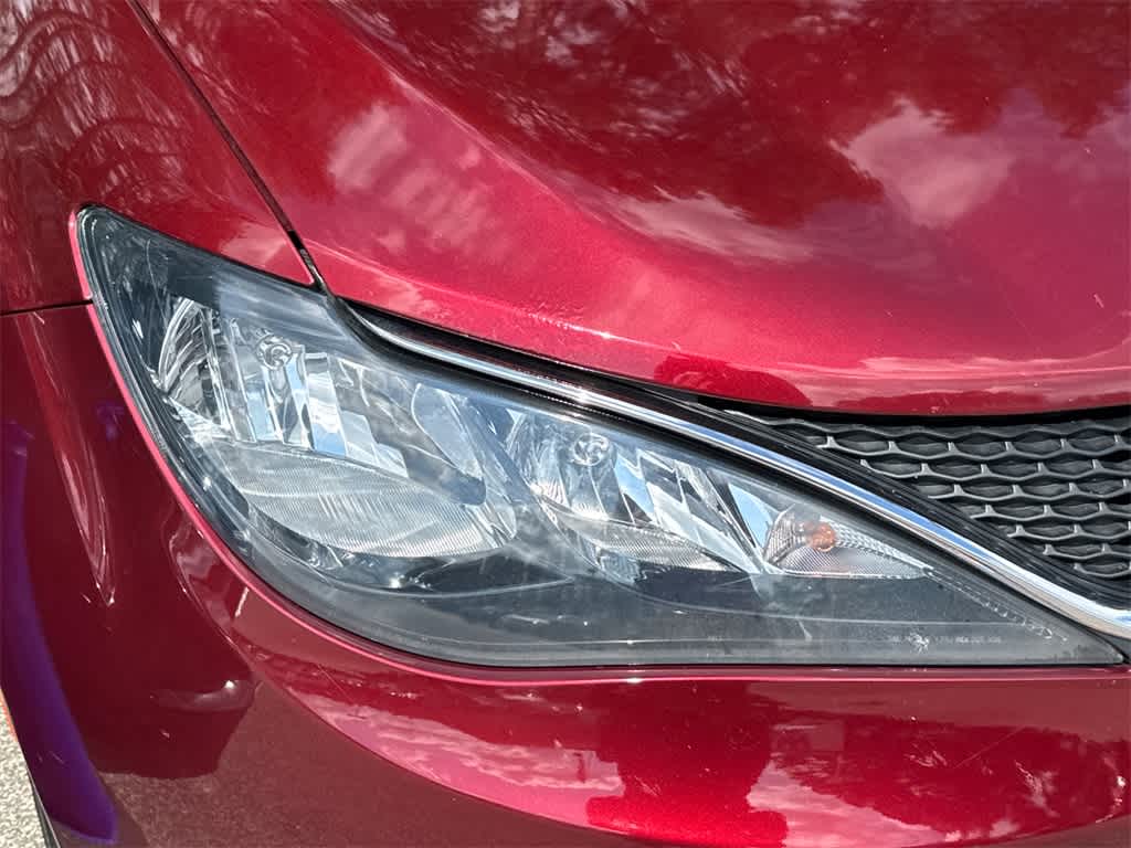 Thumbnail: 2017 Chrysler Pacifica - 10