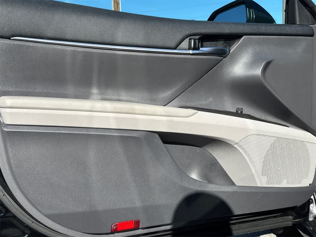 Thumbnail: 2021 Toyota Camry - 10