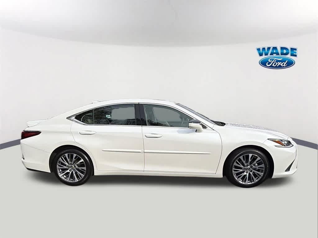 Thumbnail: 2020 Lexus ES - 4