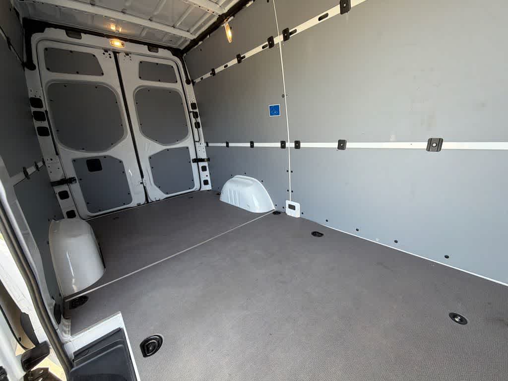 Thumbnail: 2025 Mercedes-Benz Sprinter - 15