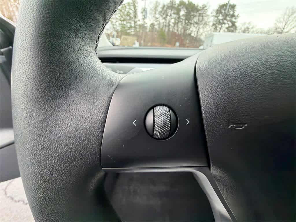 Thumbnail: 2022 Tesla Model 3 - 21