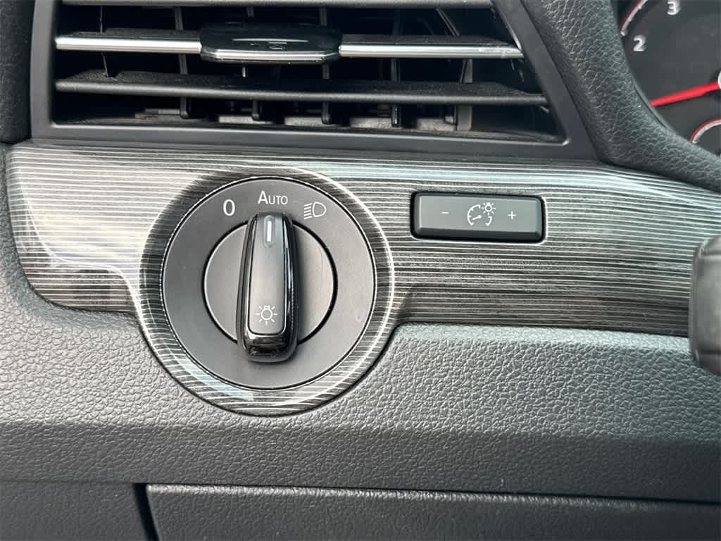 Thumbnail: 2020 Volkswagen Passat - 30