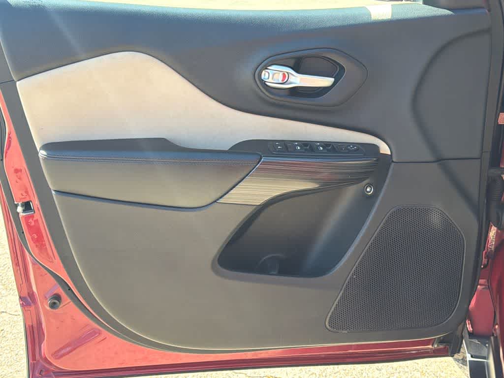 Thumbnail: 2015 Jeep Cherokee - 11