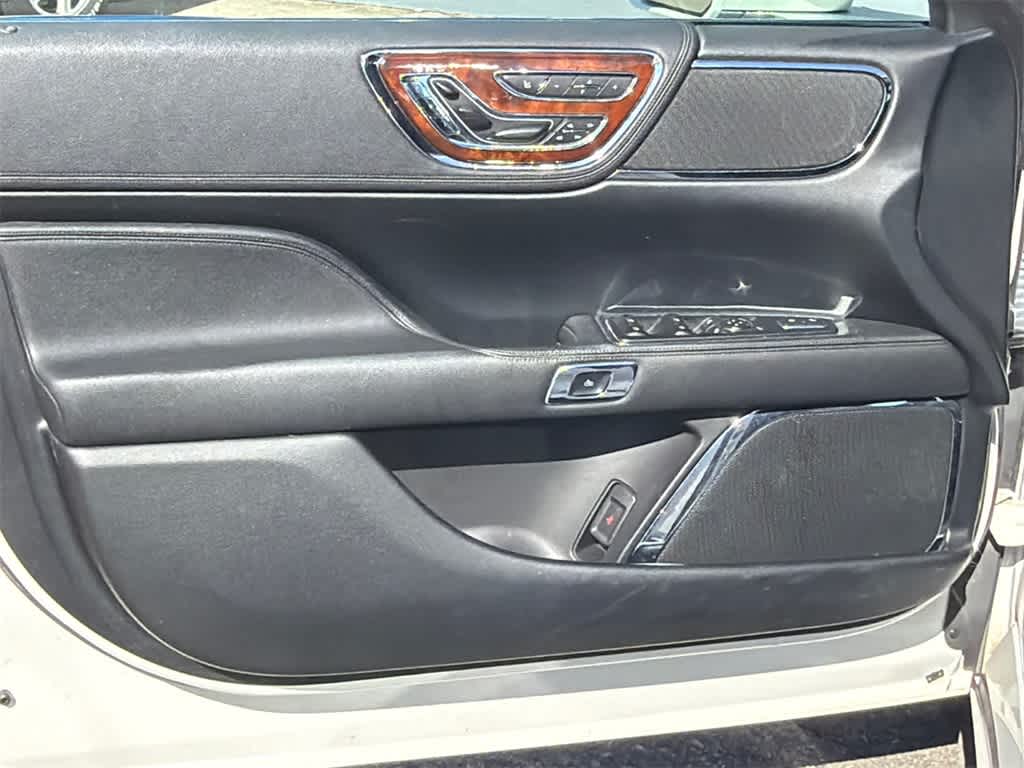 Thumbnail: 2017 Lincoln Continental - 11