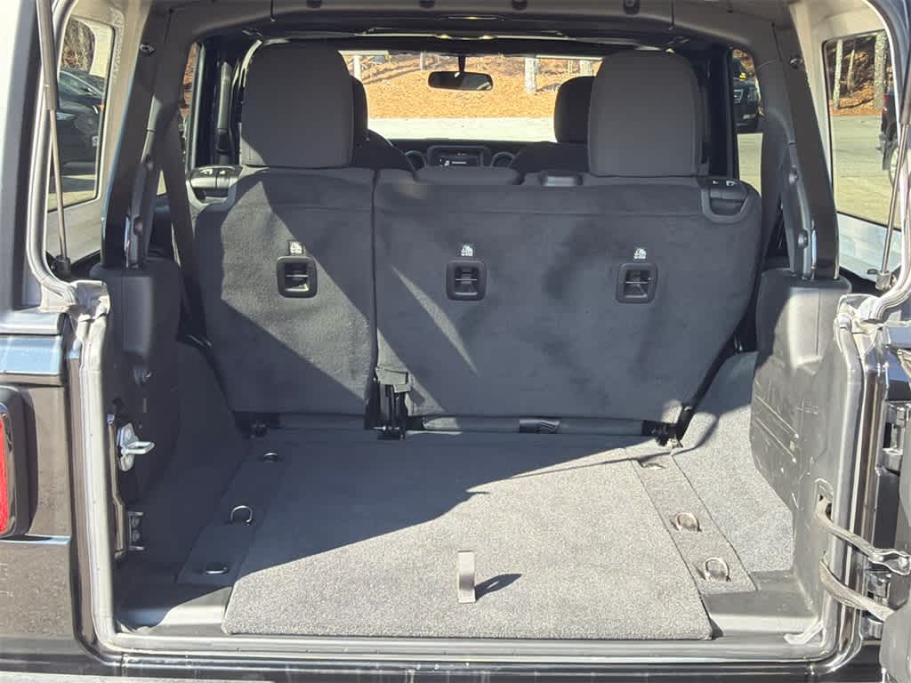 Thumbnail: 2022 Jeep Wrangler - 16