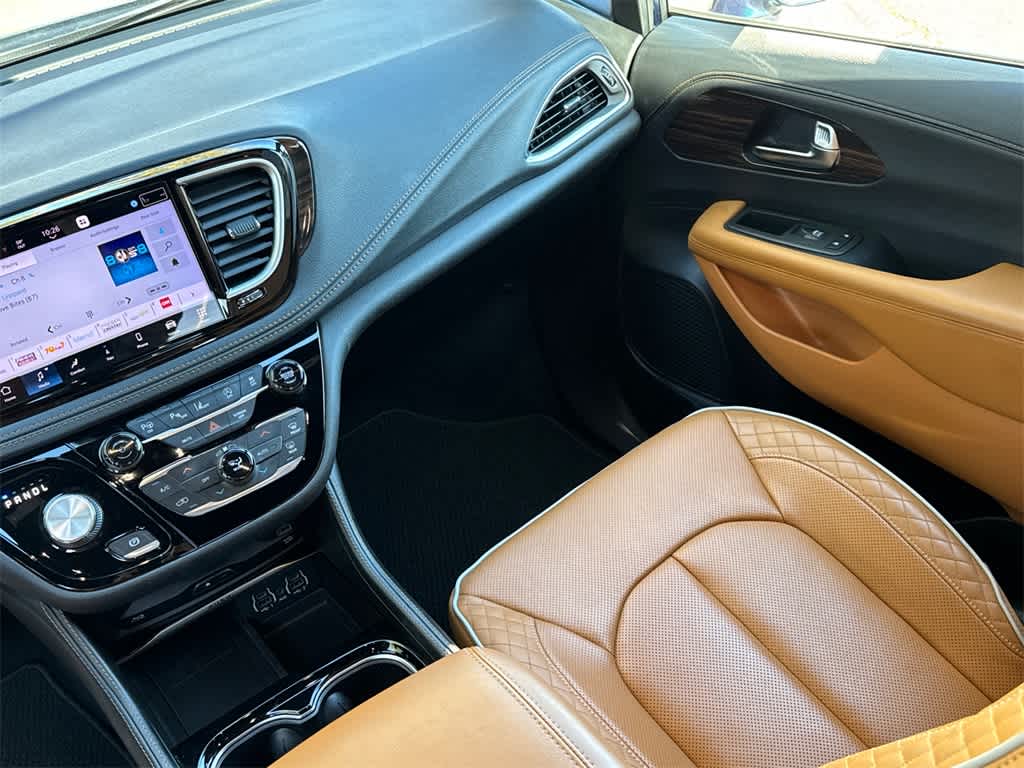 Thumbnail: 2022 Chrysler Pacifica - 22