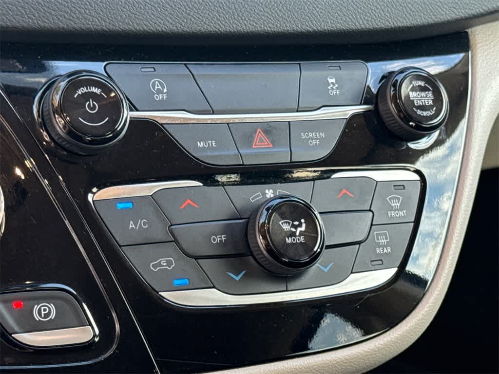 Thumbnail: 2023 Chrysler Voyager - 29