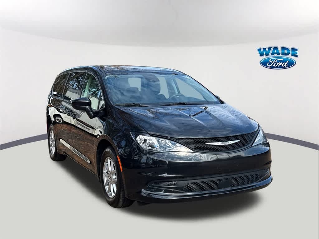 Thumbnail: 2023 Chrysler Voyager - 3