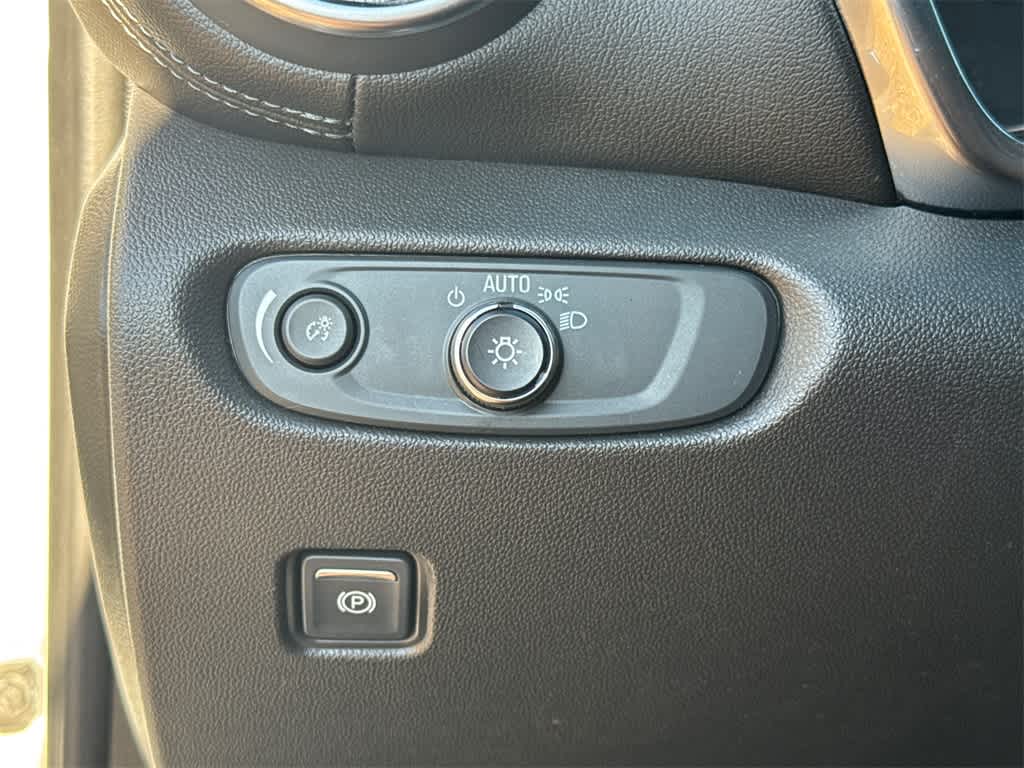 Thumbnail: 2022 Chevrolet Blazer - 32