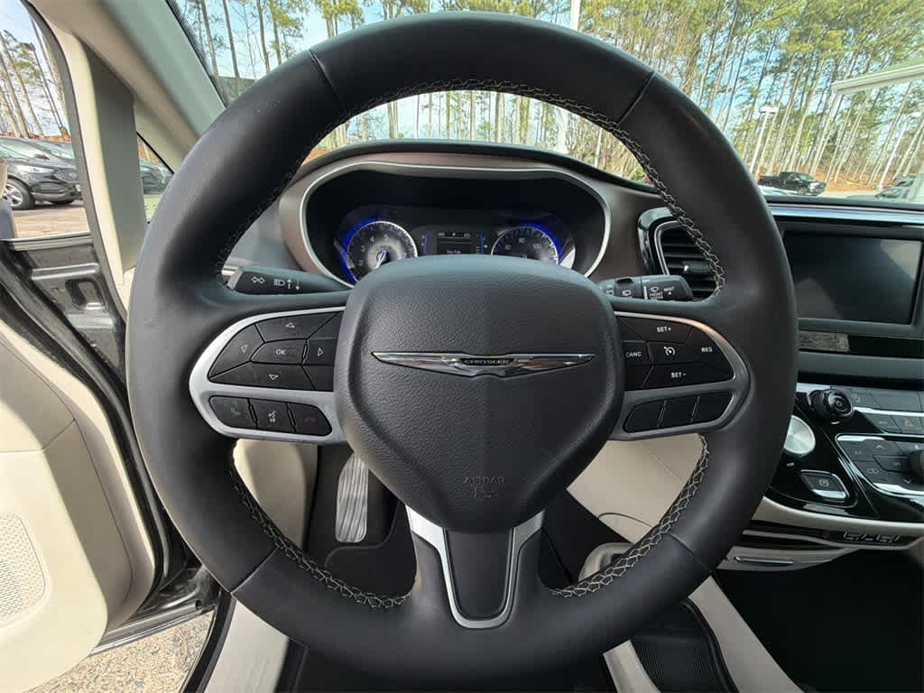 Thumbnail: 2023 Chrysler Voyager - 24