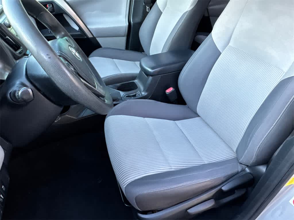 Thumbnail: 2013 Toyota RAV4 - 11