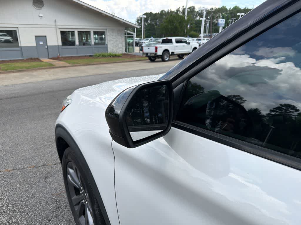 Thumbnail: 2022 Ford Explorer - 10
