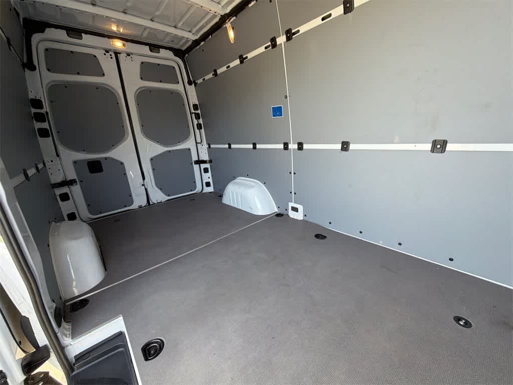 Thumbnail: 2025 Mercedes-Benz Sprinter - 15