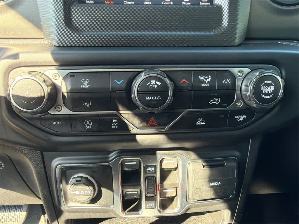 Thumbnail: 2022 Jeep Wrangler - 28