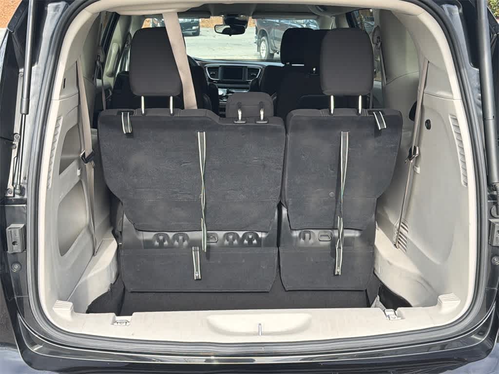 Thumbnail: 2023 Chrysler Voyager - 15