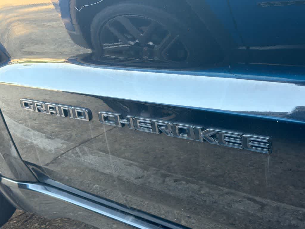 Thumbnail: 2020 Jeep Grand Cherokee - 12