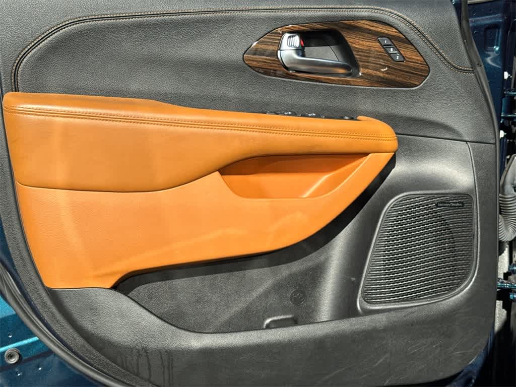 Thumbnail: 2022 Chrysler Pacifica - 11