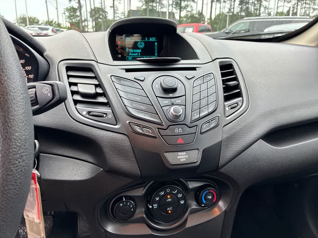 Thumbnail: 2015 Ford Fiesta - 25