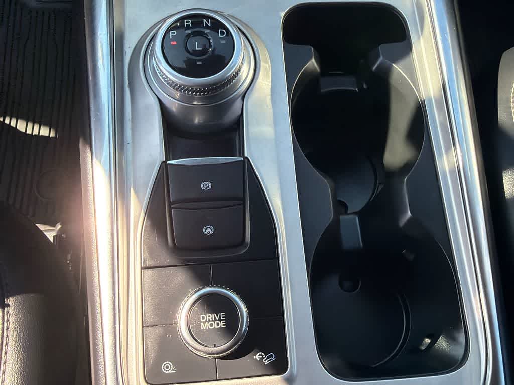 Thumbnail: 2022 Ford Explorer - 32