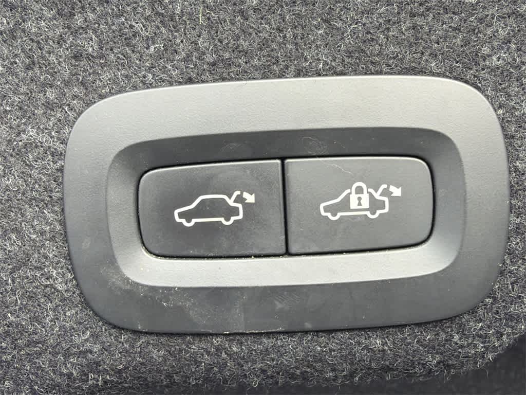 Thumbnail: 2018 Volvo S90 - 17