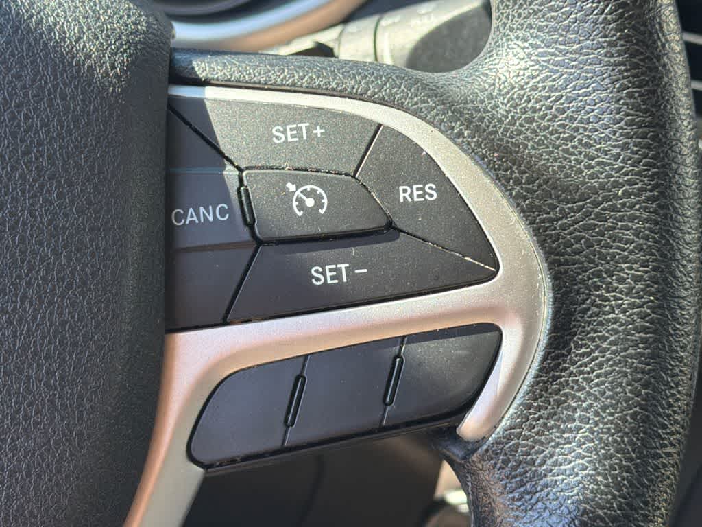 Thumbnail: 2015 Jeep Cherokee - 23