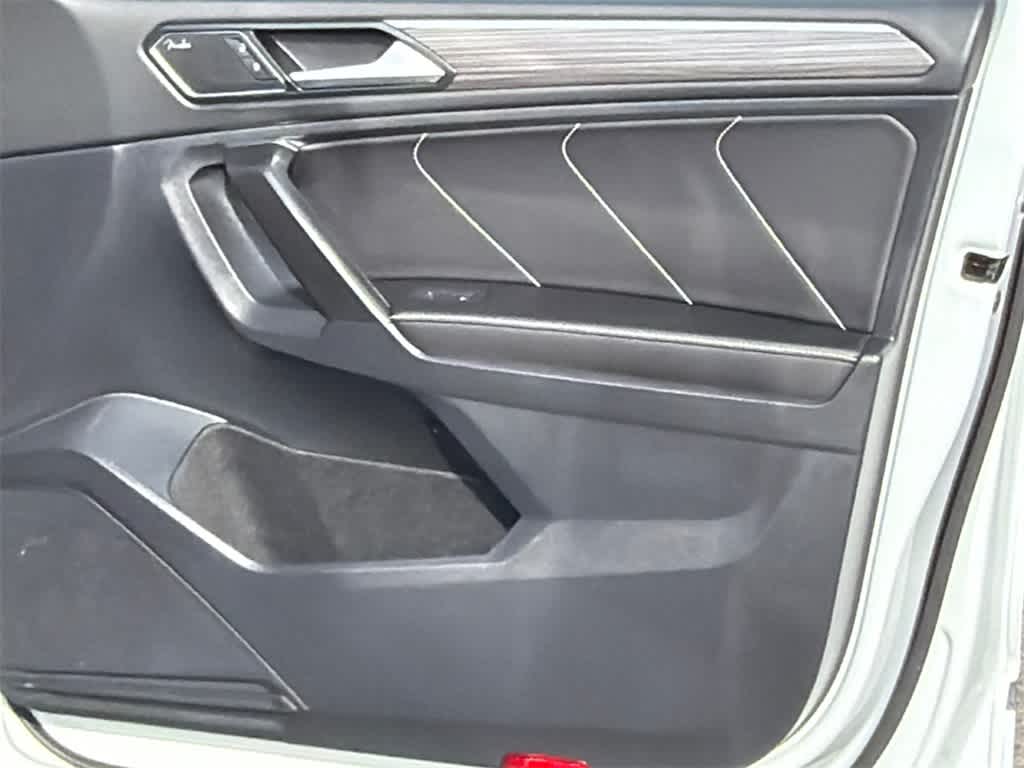 Thumbnail: 2022 Volkswagen Tiguan - 13