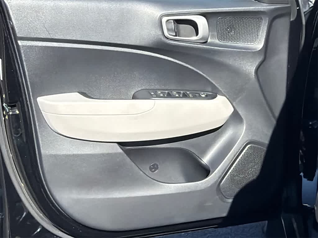 Thumbnail: 2023 Hyundai Venue - 11