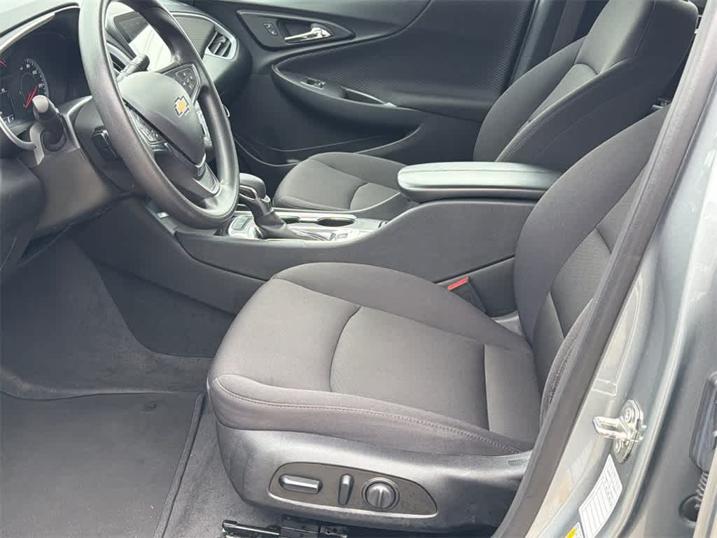 Thumbnail: 2023 Chevrolet Malibu - 10