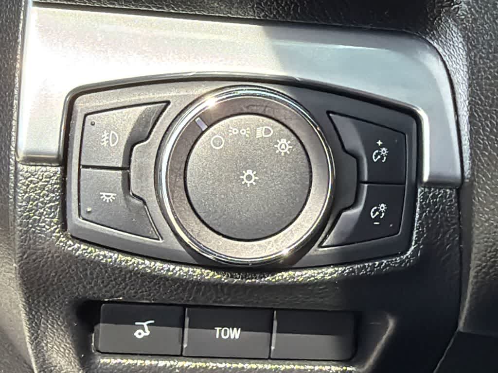 Thumbnail: 2019 Ford Explorer - 32