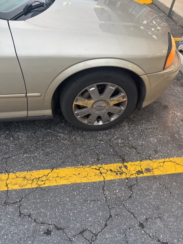 Thumbnail: 2004 Lincoln LS - 8