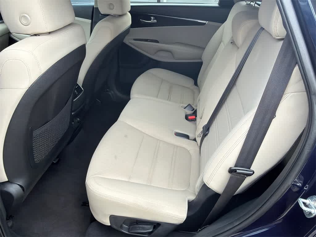 Thumbnail: 2020 Kia Sorento - 17