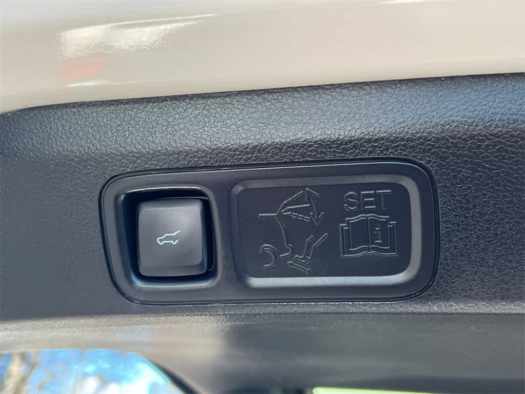 Thumbnail: 2019 Ford Expedition - 17