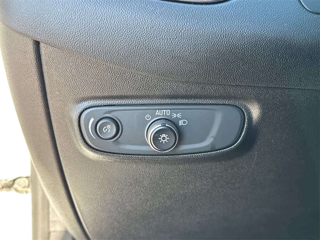 Thumbnail: 2019 Chevrolet Equinox - 32