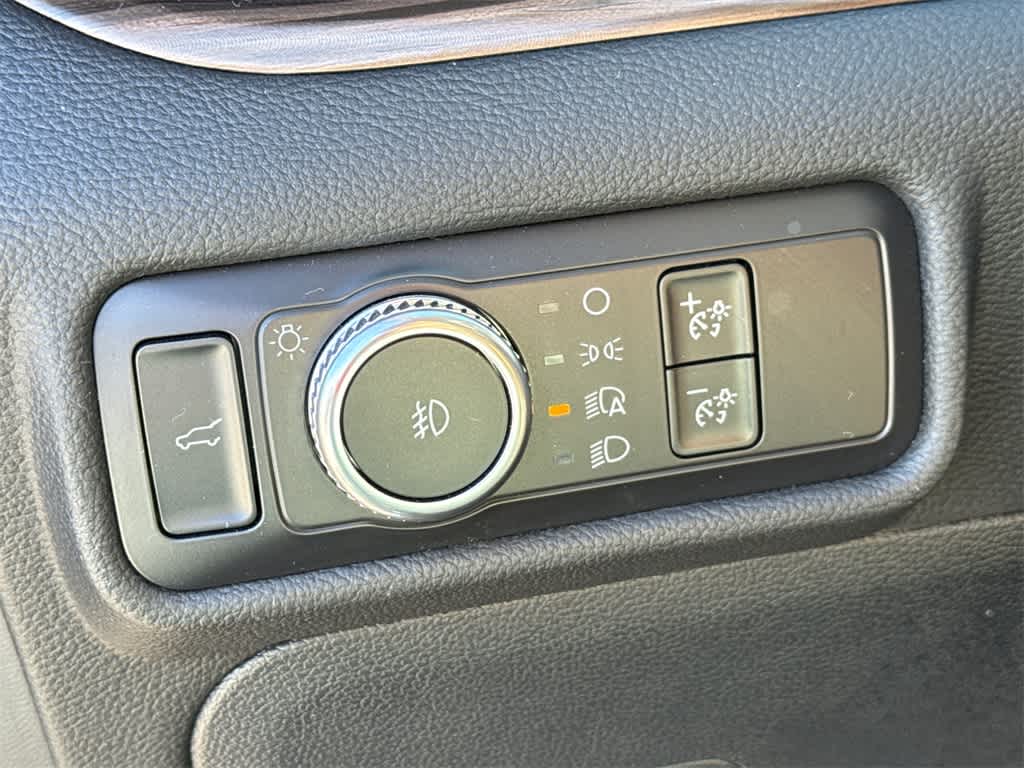 Thumbnail: 2021 Ford Explorer - 27