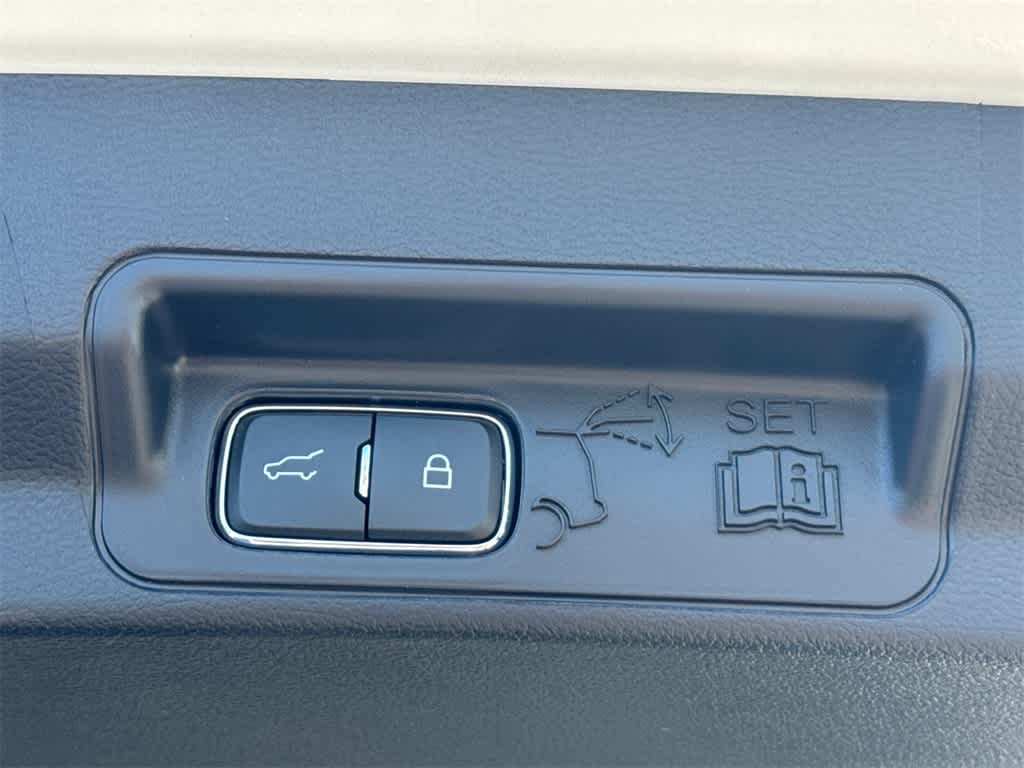 Thumbnail: 2025 Ford Explorer - 20