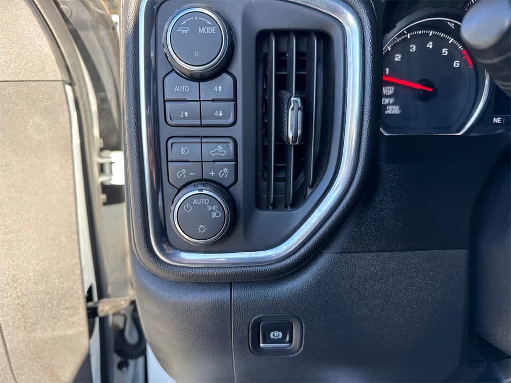 Thumbnail: 2020 Chevrolet Silverado 1500 - 31