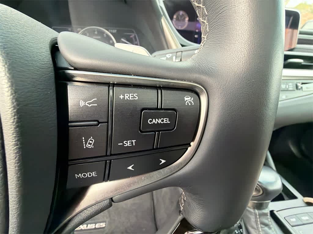 Thumbnail: 2020 Lexus ES - 23