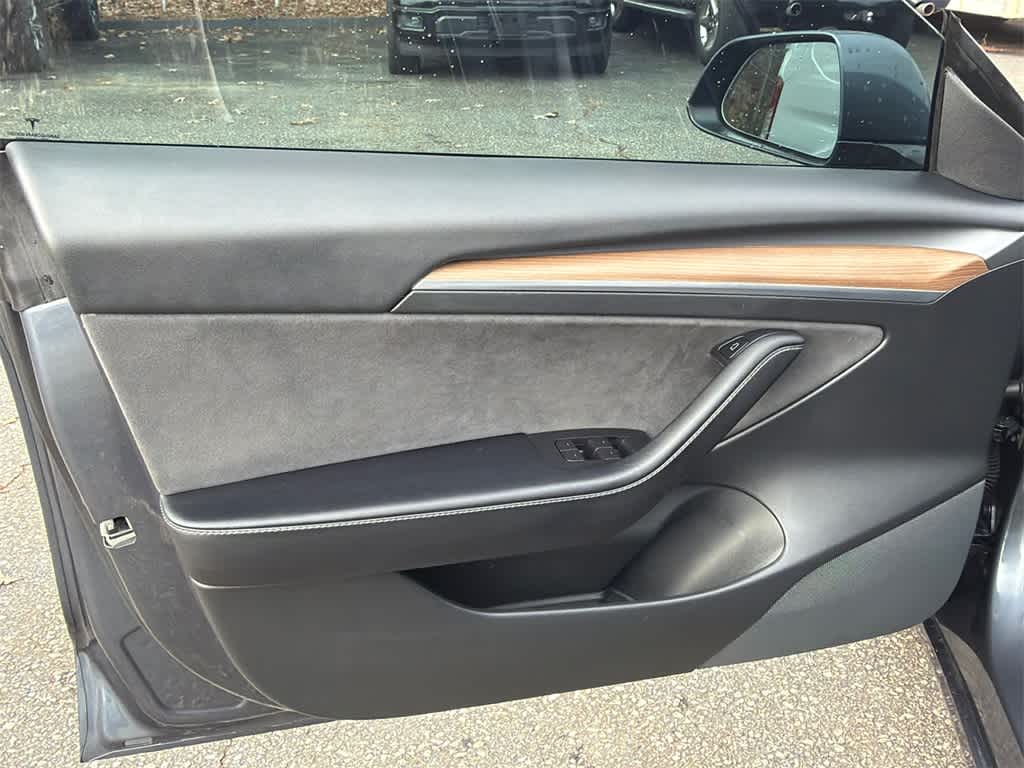 Thumbnail: 2021 Tesla Model 3 - 11