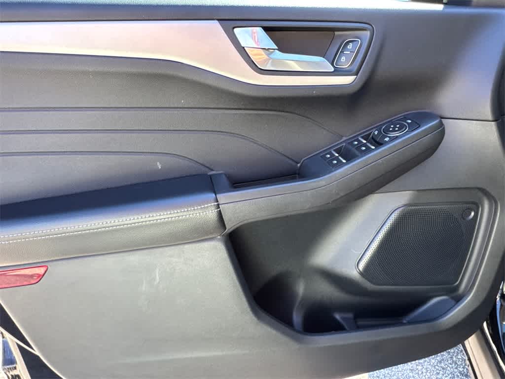 Thumbnail: 2021 Ford Escape - 11