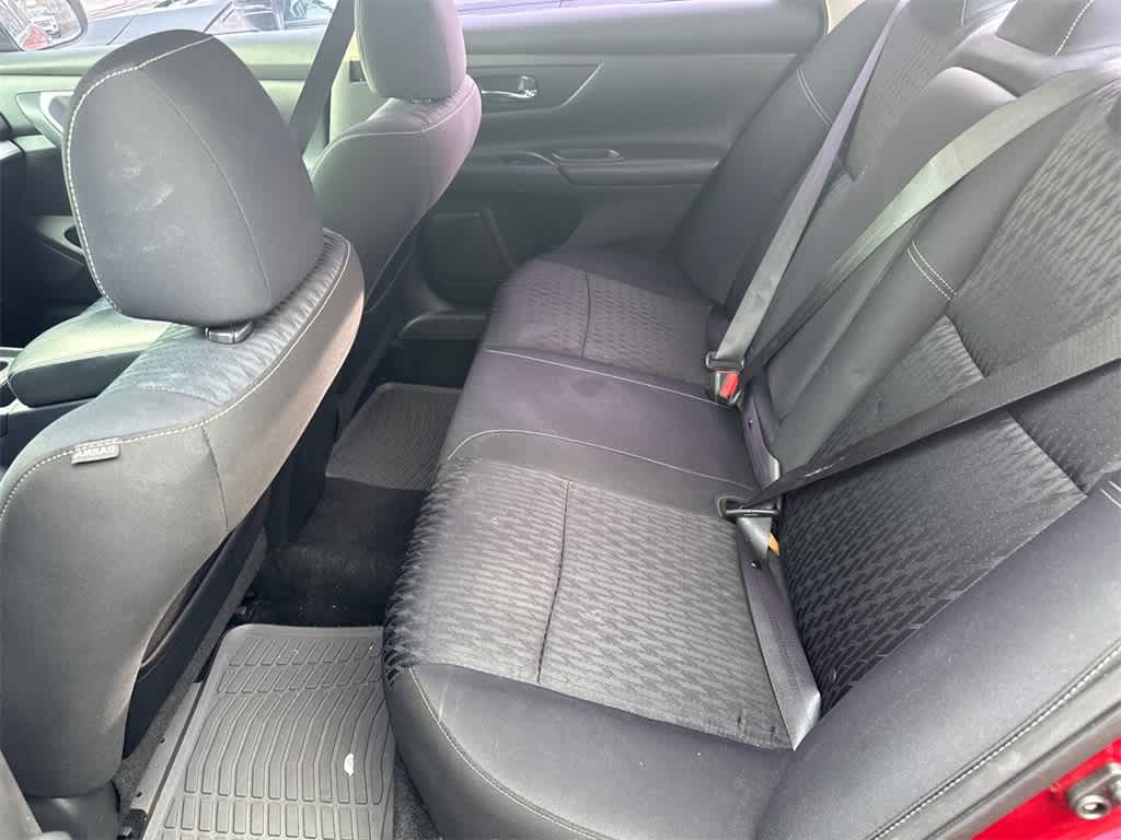 Thumbnail: 2017 Nissan Altima - 10