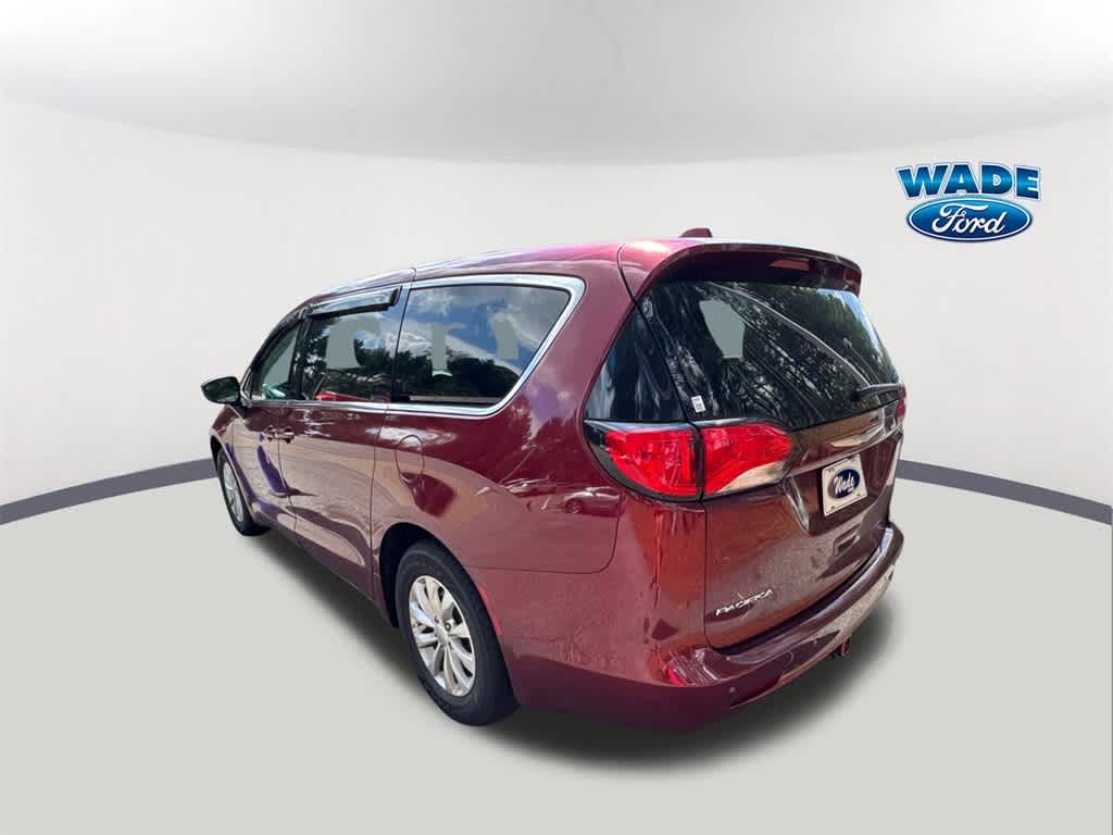 Thumbnail: 2017 Chrysler Pacifica - 6